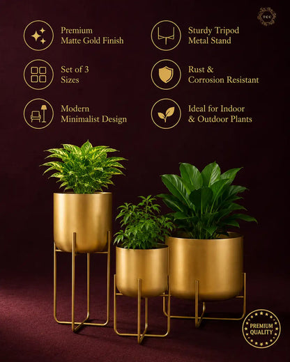 Three gold-finished minimalist planters in different sizes with green plants, displayed on a dark burgundy background with feature icons and text highlighting premium matte gold finish, tripod stands, rust resistance, and modern design.